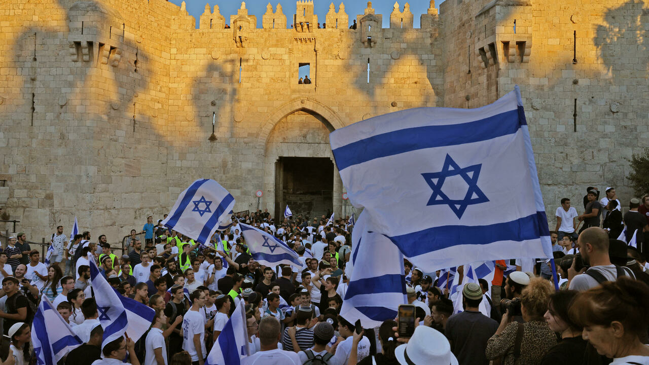 صورة كم عدد المشاركين في مسيرة الاعلام في القدس
