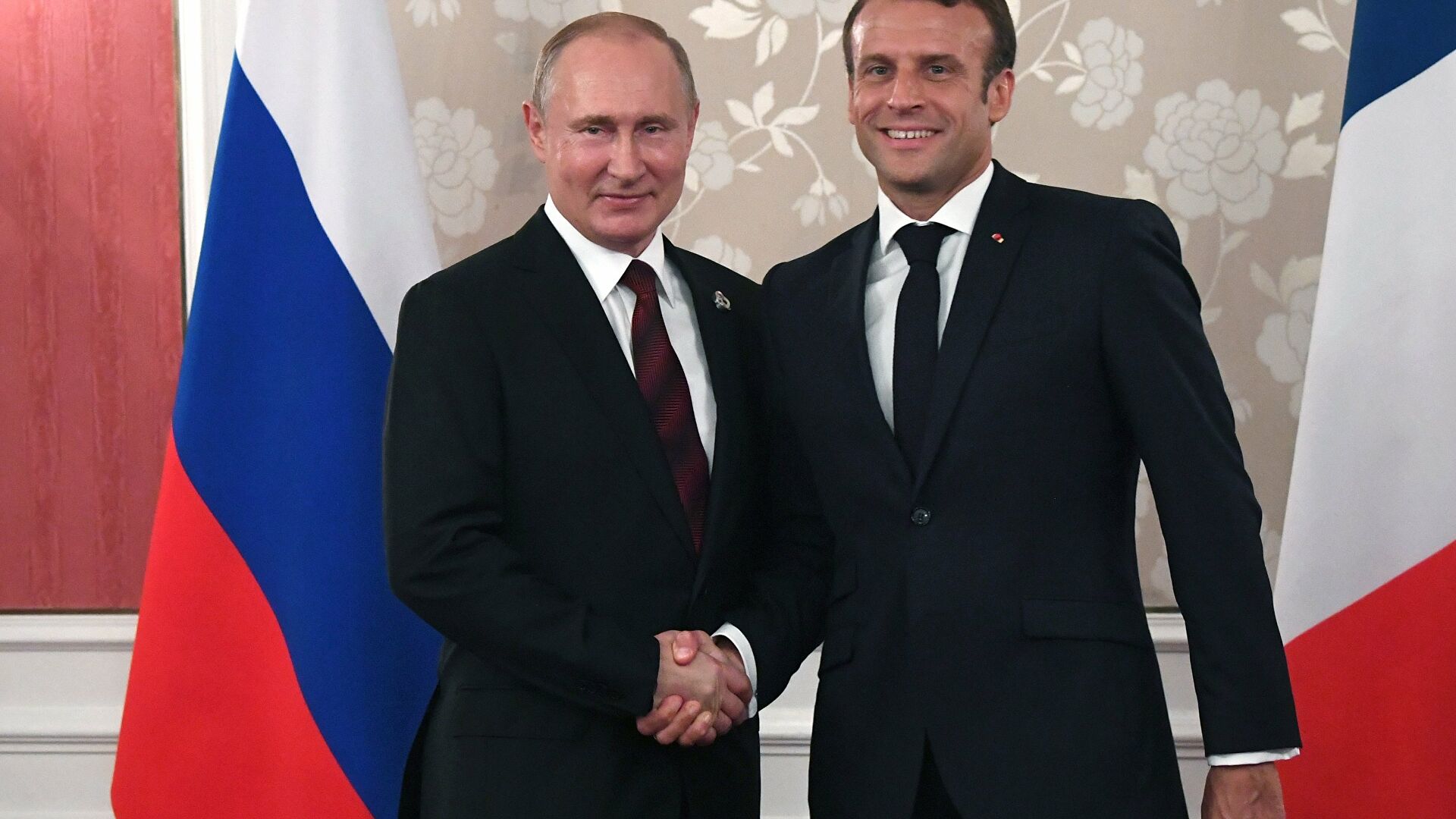 صورة تفاصيل اجتماع بوتين مع ماكرون