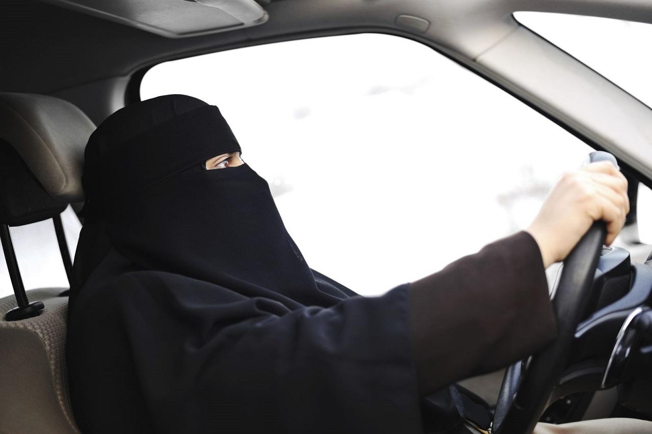 صورة تاريخ قيادة المرأة للسيارة في دولة السعودية بالهجري