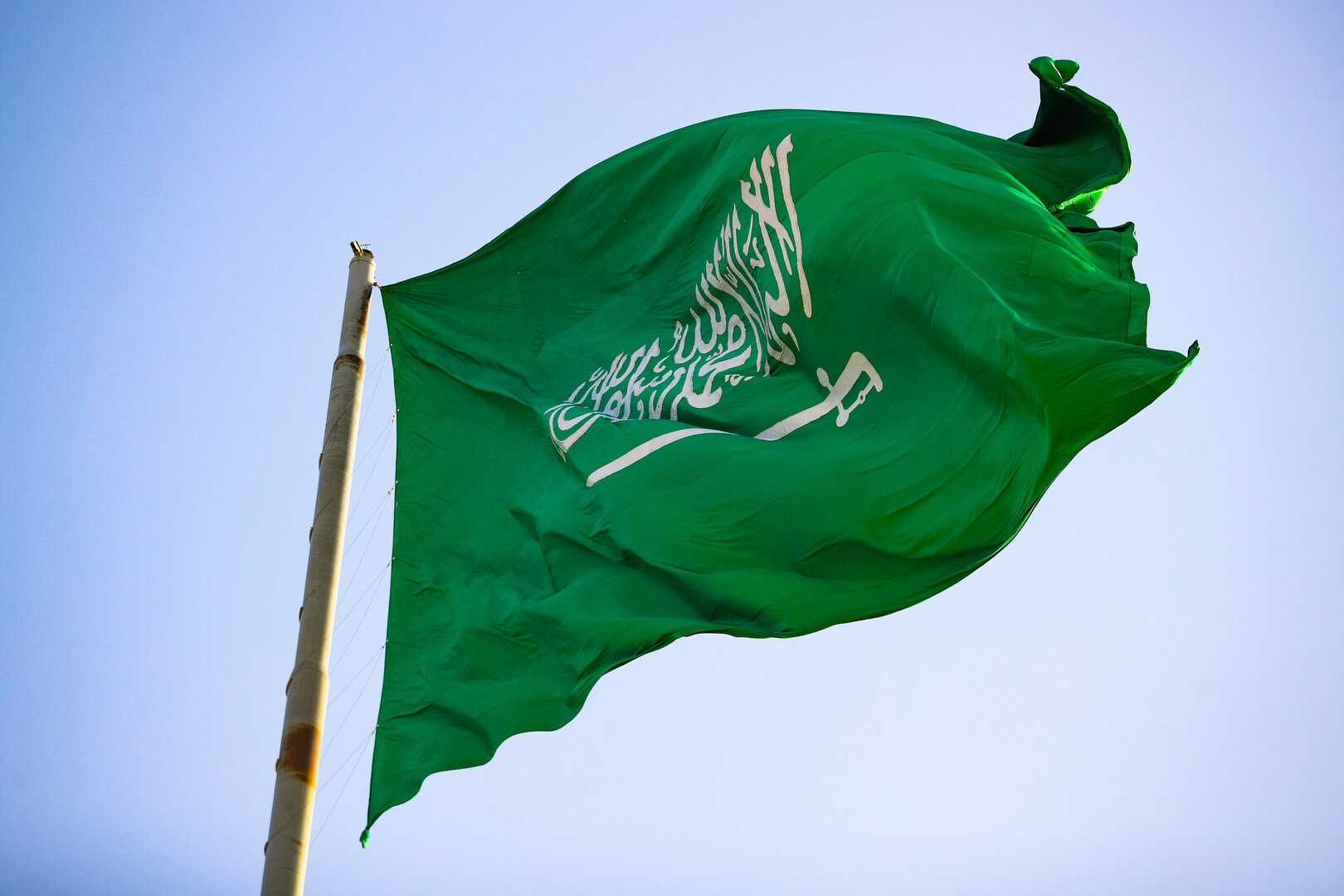 صورة سبب تغيير علم السعودية