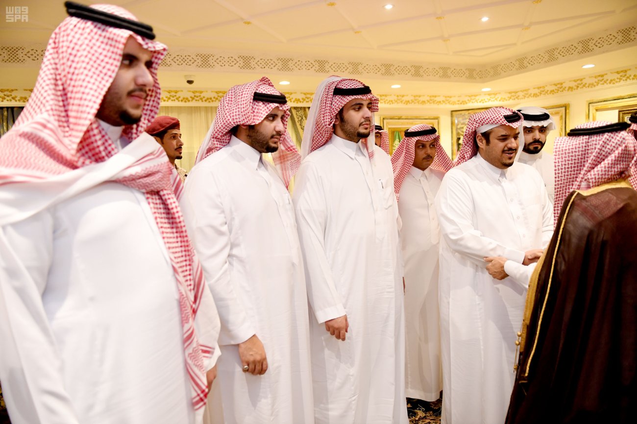 صورة من هو الأمير منصور بن محمد بن عبدالعزيز السيرة الذاتية