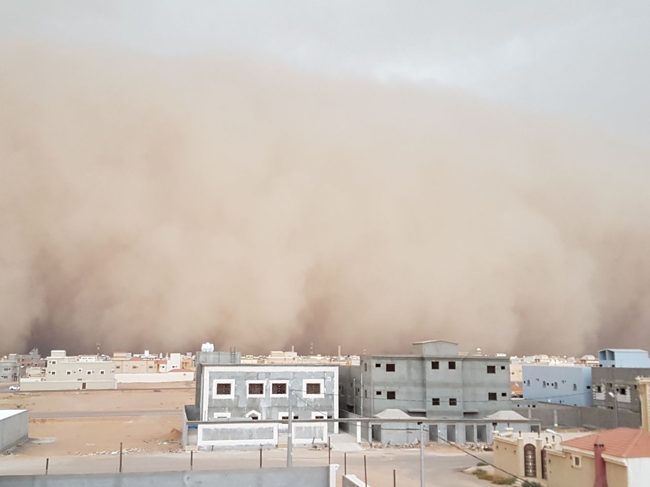 صورة متى ستصل موجة الغبار الكثيف إلى الرياض؟
