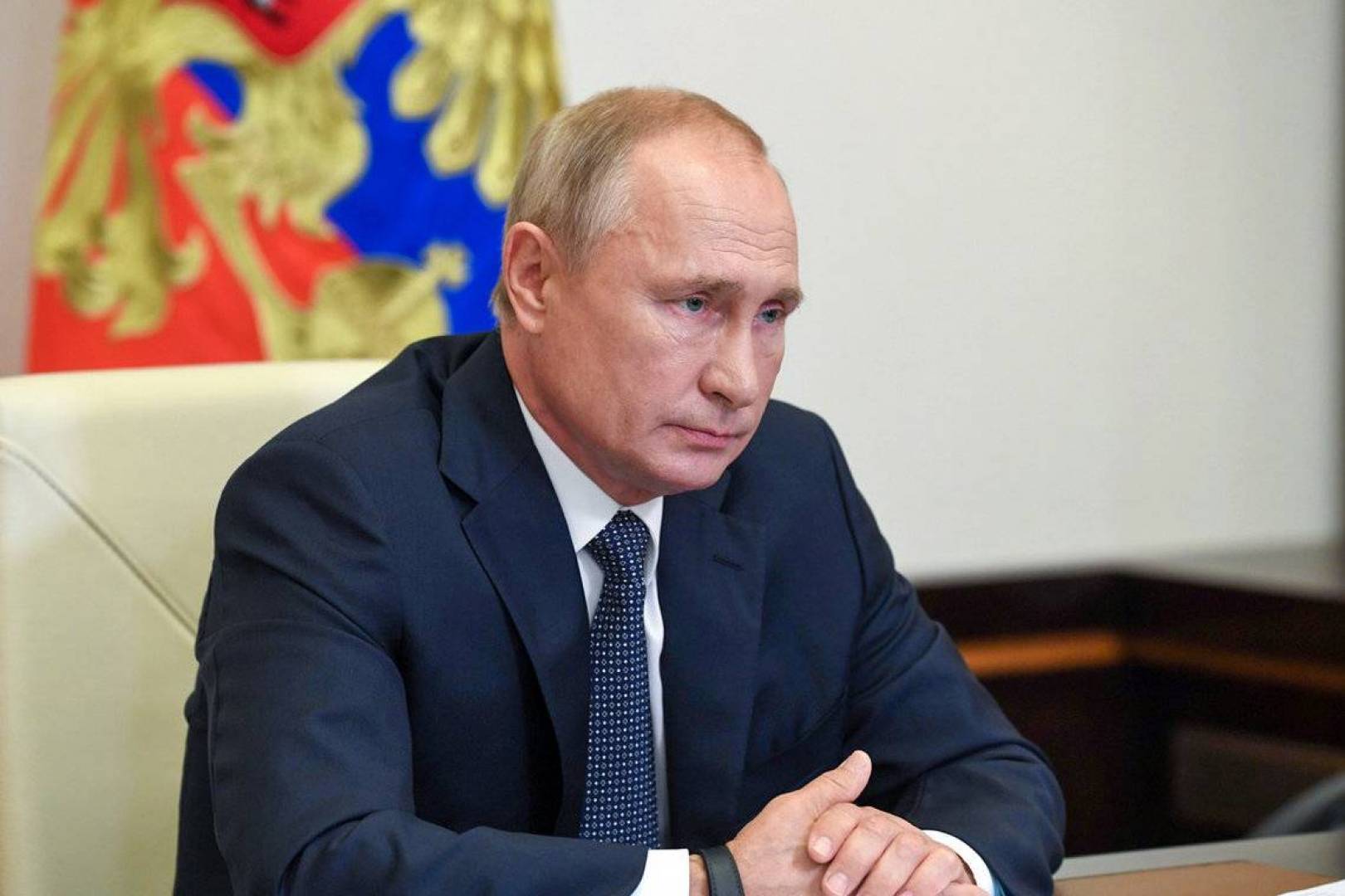 صورة بريطانية تكشف عن إصابة بوتين بمرض خطير أثر على قراراته
