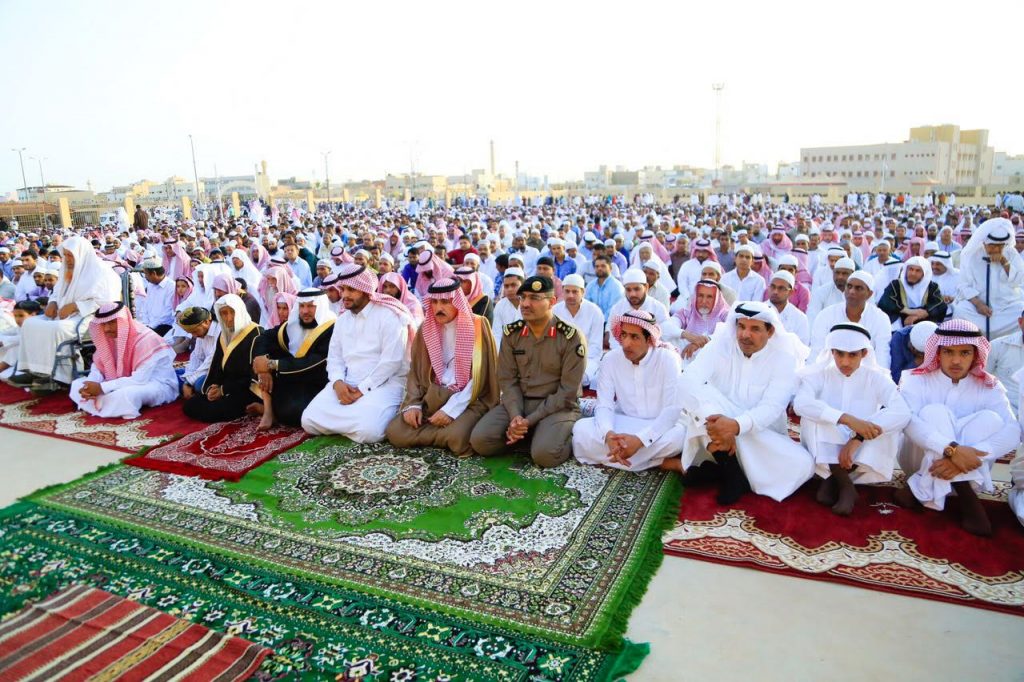 صورة صلاة العيد في تبوك الساعة كم