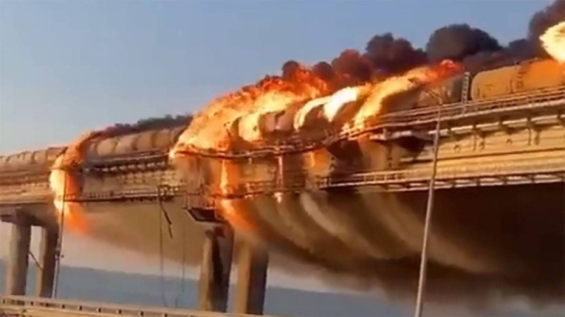 صورة أول تعليق أوكراني على حادث جسر القرم