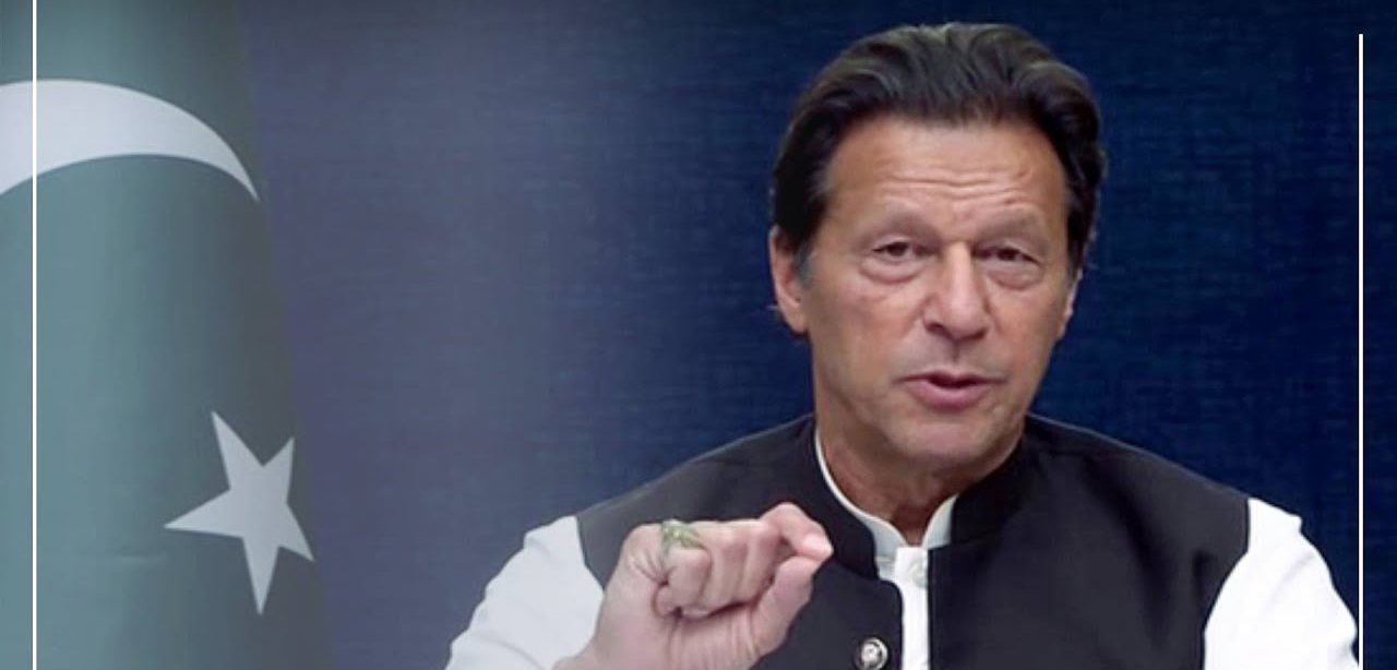 صورة سبب عزل عمران خان رئيس وزراء باكستان