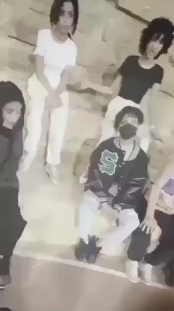 صورة قصة فتاة تعنف صديقتها في السعودية