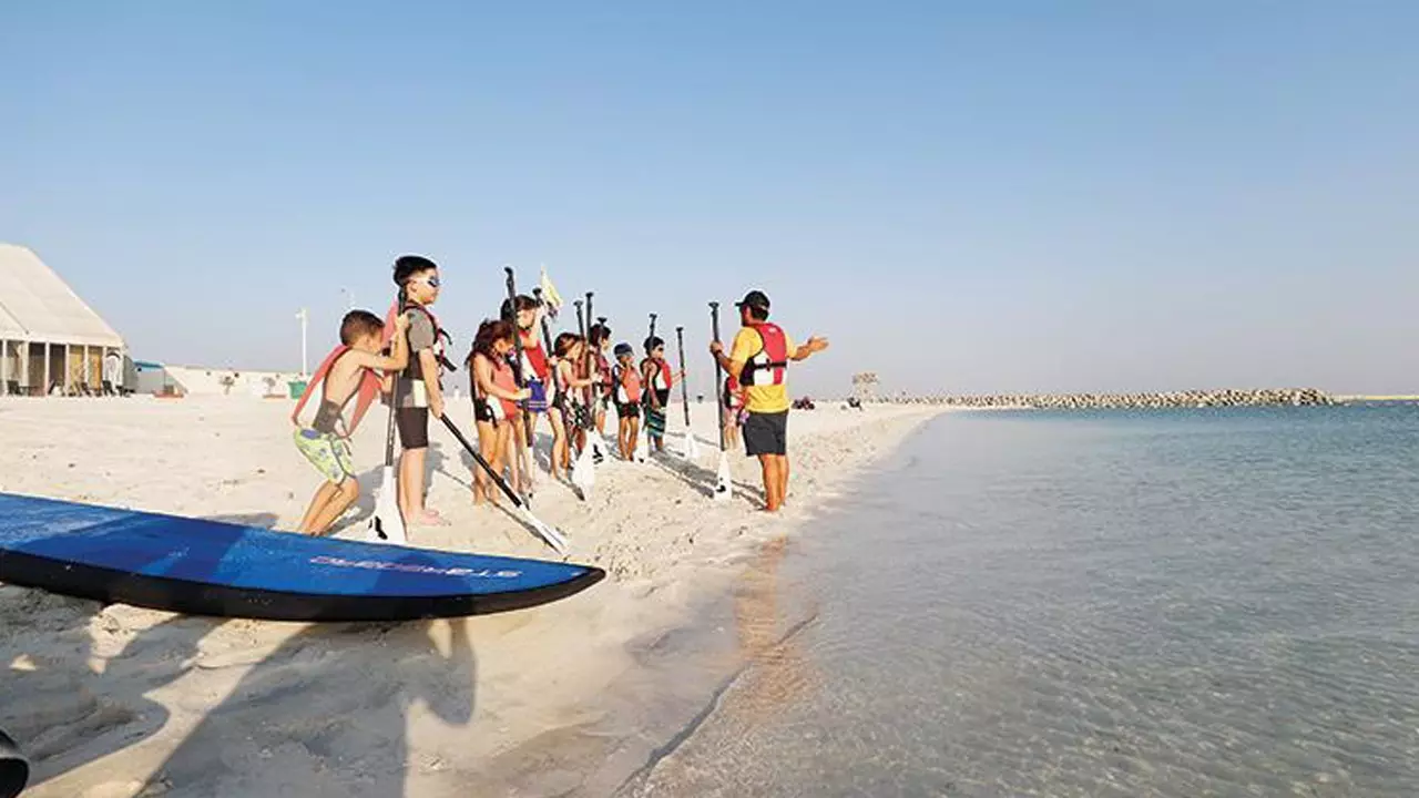 صورة أفضل شاطئ في دبي للعوائل 2022 وأسعار الدخول