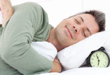 صورة إذا كان معدل نوم الشاب اليافع 8 ساعات يوميًا ، فإن نسبة ما ينامه من اليوم يساوي