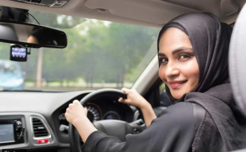 صورة سعر رخصة القيادة للنساء في السعودية 1444