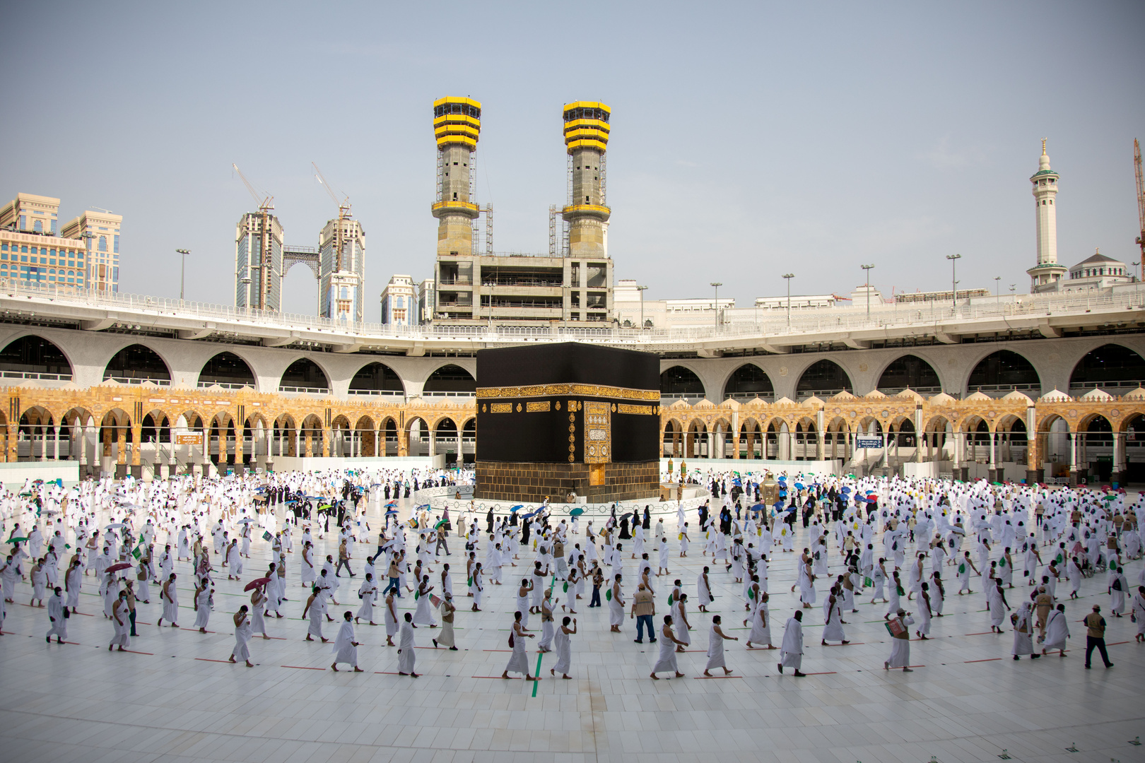 صورة الرئاسة العامة لشؤون المسجد الحرام غدا فتح 50 بابا فى الحرم لصلاة الجمعة