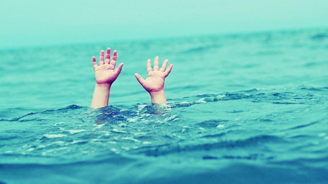 صورة حقيقة إغلاق شاطئ أنجفه بعد غرق ثلاثة أشقاء أطفال في الكويت