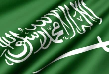 صورة الفرق بين العلم الرسمي للدولتين السعوديتين الأولى والثانية وعلم التوحيد بالصور