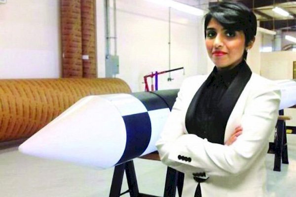 صورة اول امراة سعوديه تعمل في شركة ناسا