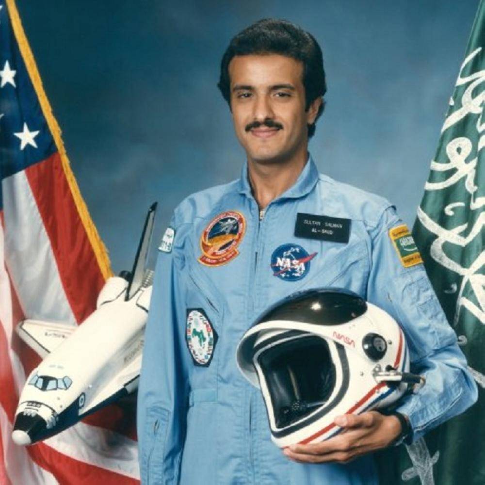 صورة من هو اول رائد فضاء عربي