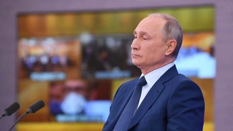 صورة بوتين يتوعد من يُعرقل العملية الروسية في أوكرانيا بالرد الفوري