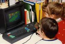 صورة برامج الألعاب ومعالج النصوص والآلة الحاسبة تعتبر أمثلة على