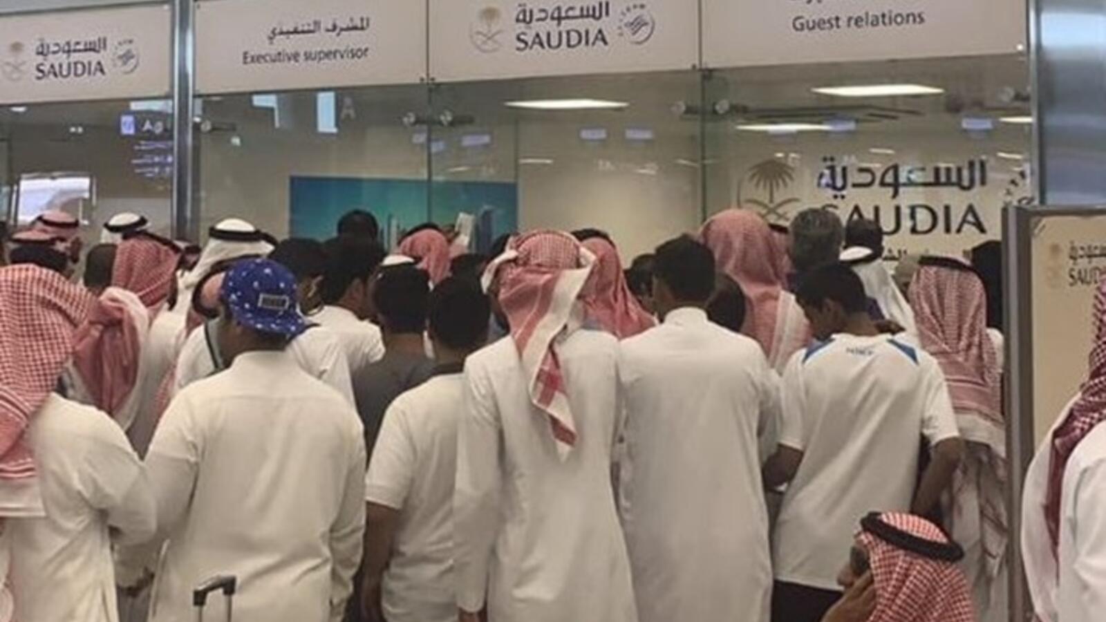 صورة سبب تكدس المسافرين في مطار الملك عبدالعزيز