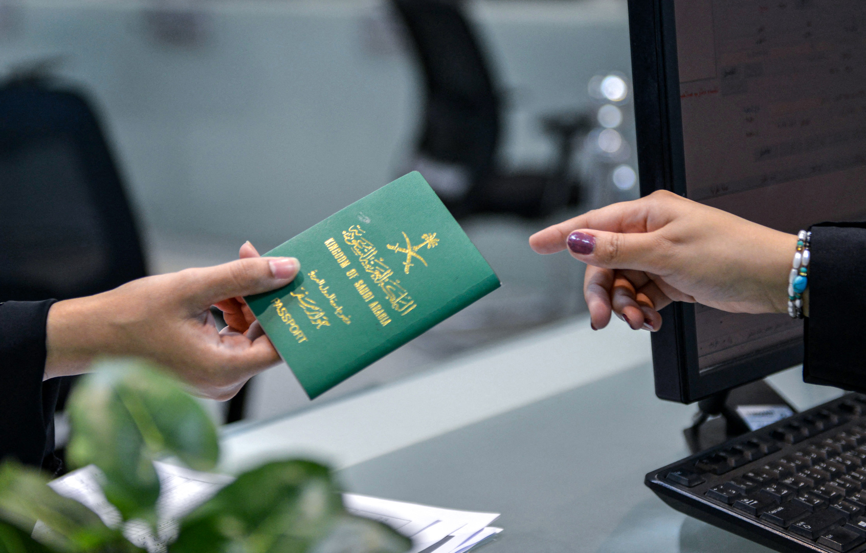 صورة طريقة استخراج جواز سفر إلكتروني في السعودية