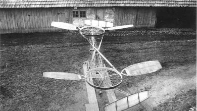 صورة في اي عام طارت اول طائرة