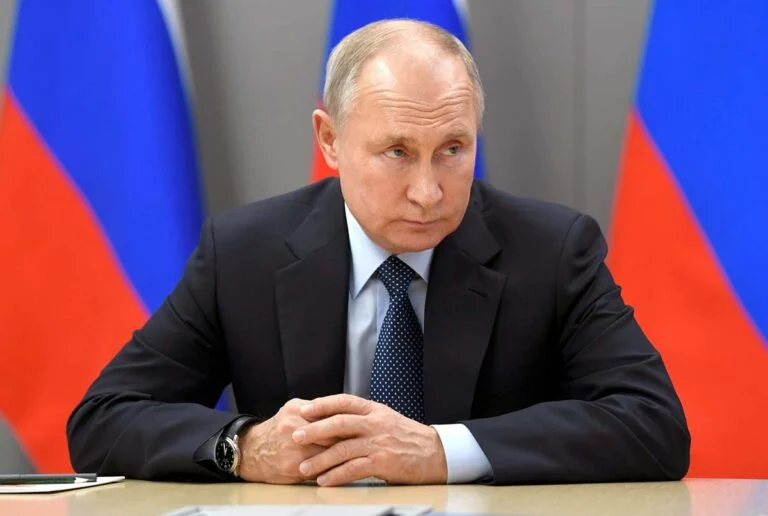 صورة بوتين يوجه رسالة للدول المجاورة.. ويعلق على خروج شركات أجنبية من بلاده
