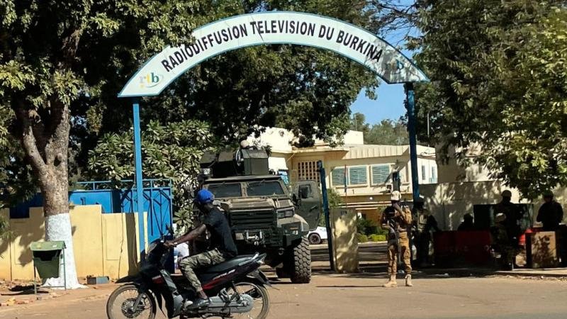 صورة انقلابيو بوركينا فاسو يعلنون الاستيلاء على السلطة واعتقال الرئيس روك كابوري