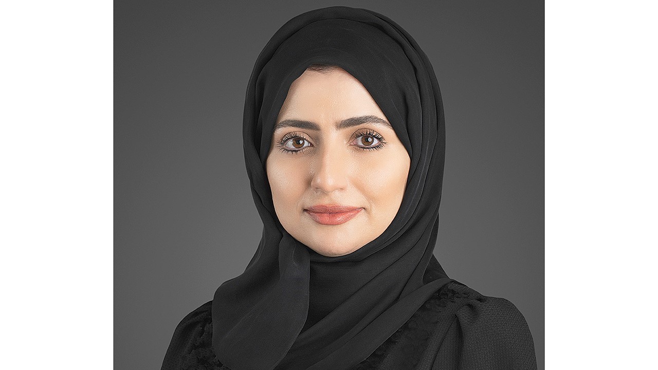 صورة ابتسام البدواوي أول إماراتية تتولى قيادة معهد قضائي