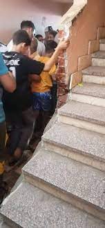 صورة حادث مأساوي بمصر.. وفاة طالبة وإصابة 15 في انهيار درج مدرسة- صور