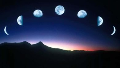 صورة في الفترة التي يتحول فيها القمر من محاق إلى بدر، يبدو وكأنه …………..