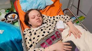 صورة قصة صورة المرأة الأوكرانية الحامل التي هزت العالم