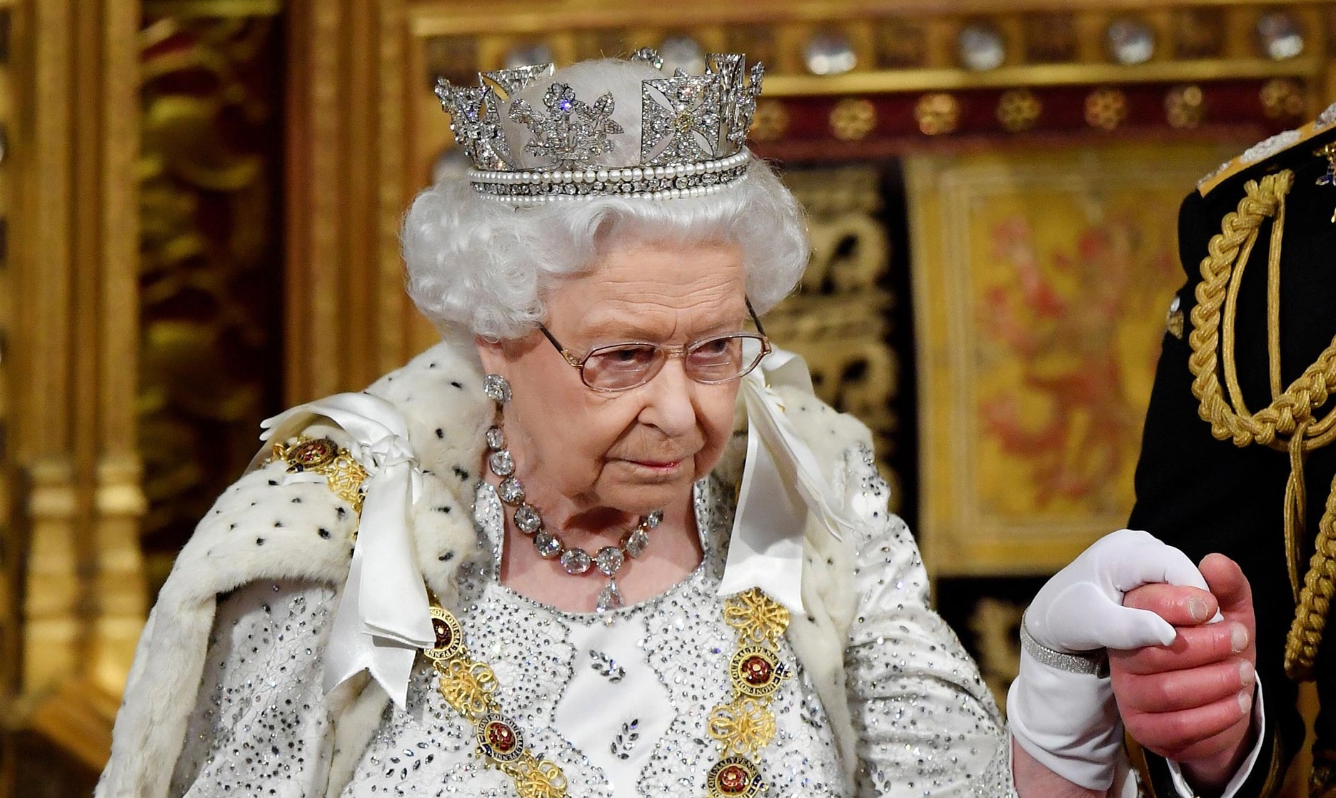 صورة كم مدة حكم اليزابيث ملكة بريطانيا