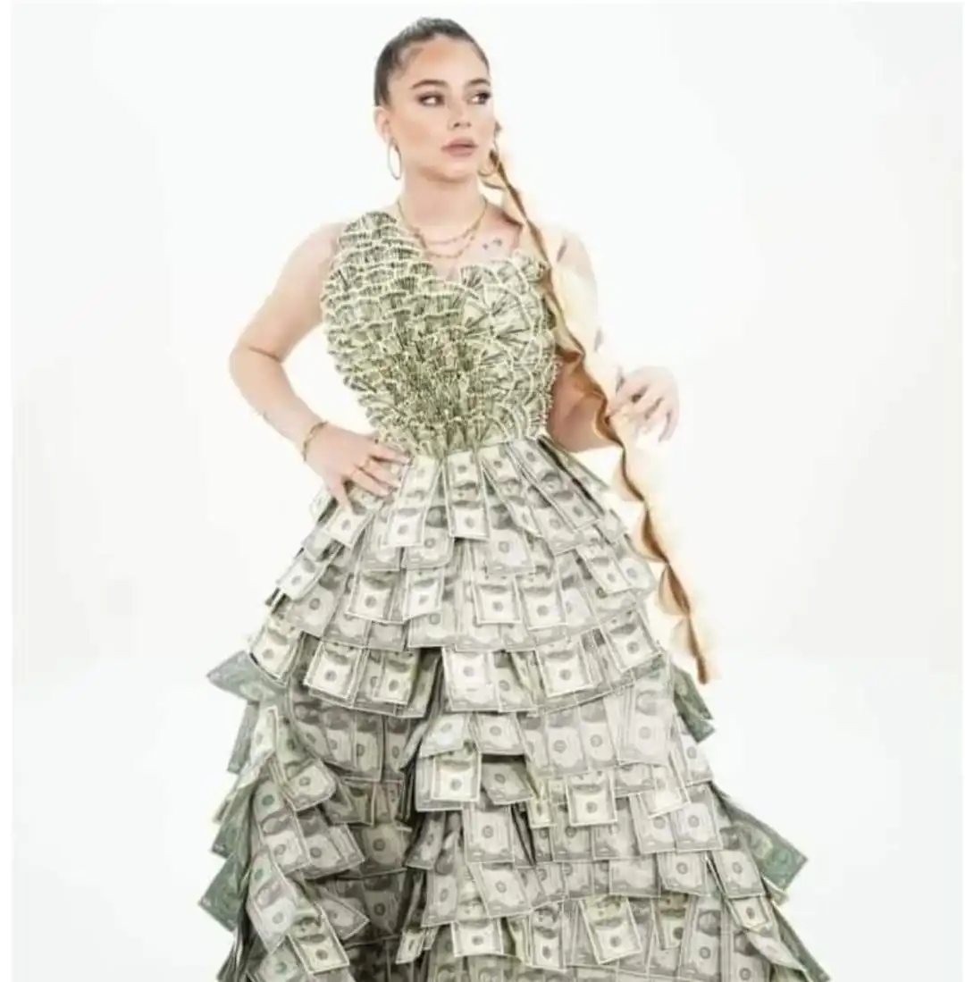 صورة كم يبلغ سعر فستان بيسان اسماعيل الجديد من الدولارات