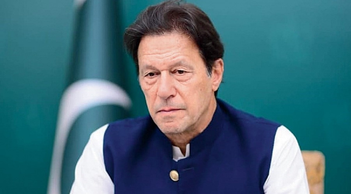 صورة سبب عزل رئيس وزراء باكستان عمران خان