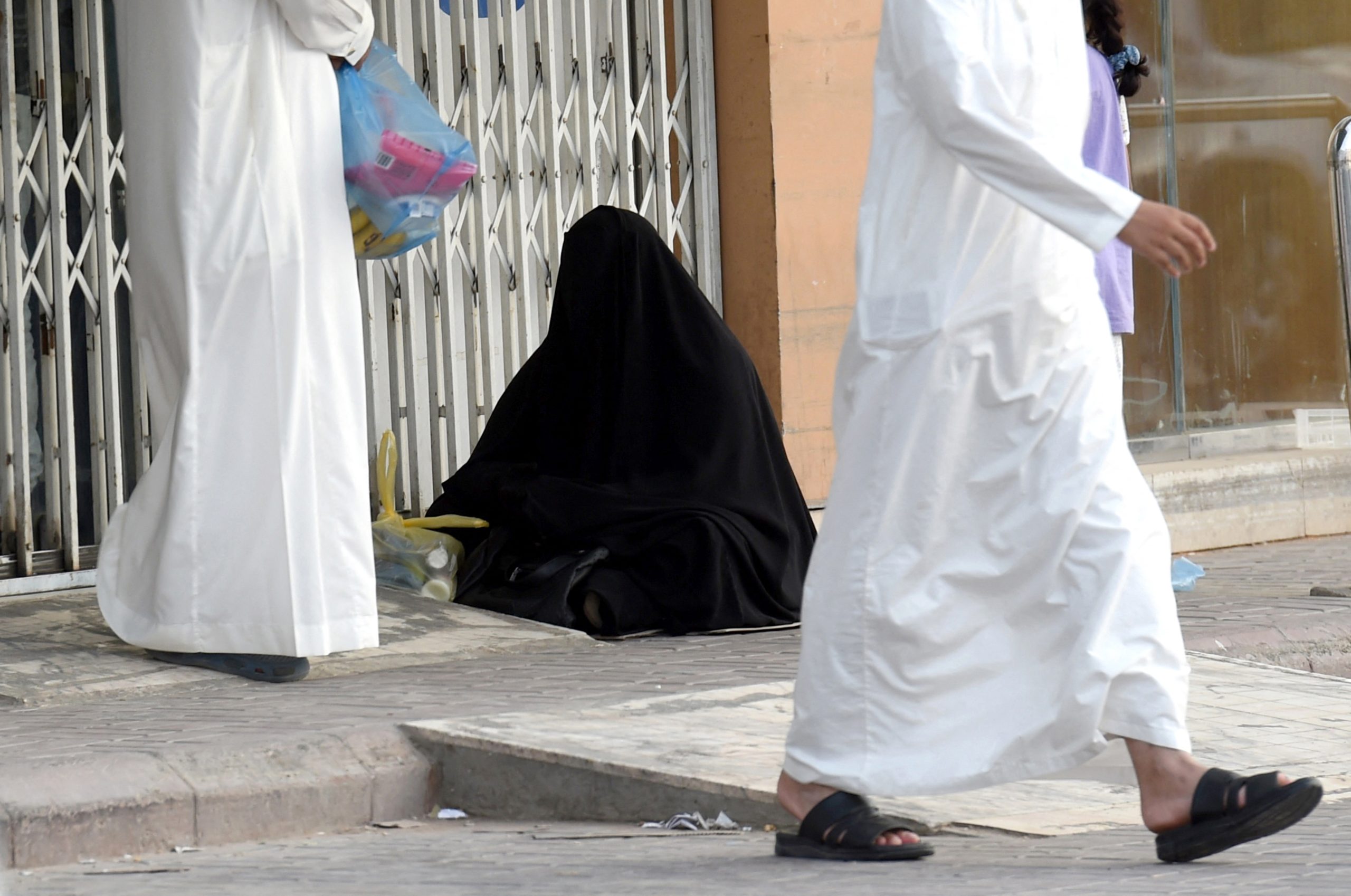 صورة ما هي العقوبات المفروضه على التسول في السعودية
