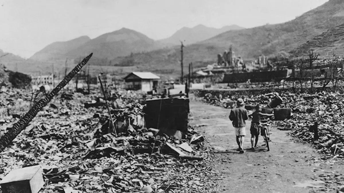 صورة من الذي ضرب دولة اليابان بالقنبلة الذرية