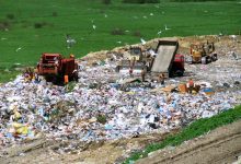 صورة من الطرق المناسبة لتوعية الناس بأهمية التخلص الصحيح من النفايات