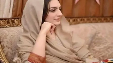 صورة من هي بشرى بي بي زوجة عمران خان رئيس وزراء باكستان