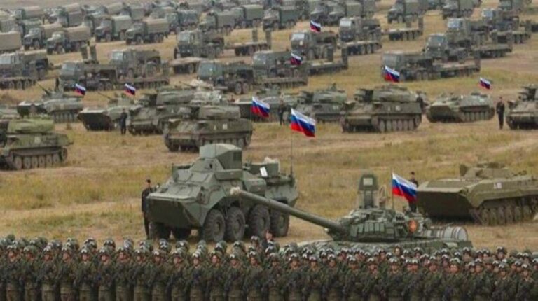صورة تحرك المركبات العسكرية الروسية بعد اعتراف بوتين باستقلال المنطقتين الانفصاليتين